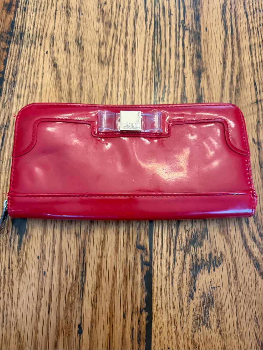 Lulu by lulu Guinness red zipper wallet with a bow
Clutch all man made materials